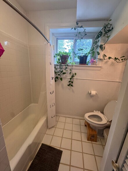 Building Photo - 407 Green Ln