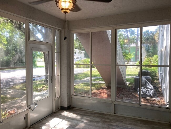 Building Photo - 2 bedroom, 2 bath ground level condo with ...