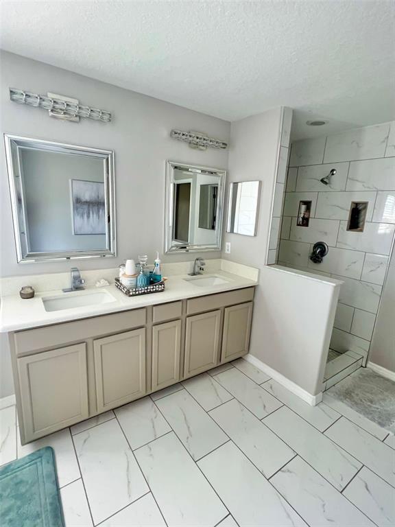 Building Photo - 2220 Grantham Ave