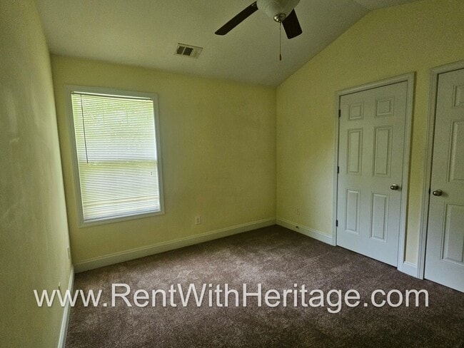 Building Photo - Gorgeous 3Bd / 2Ba Immaculate Townhome / U...