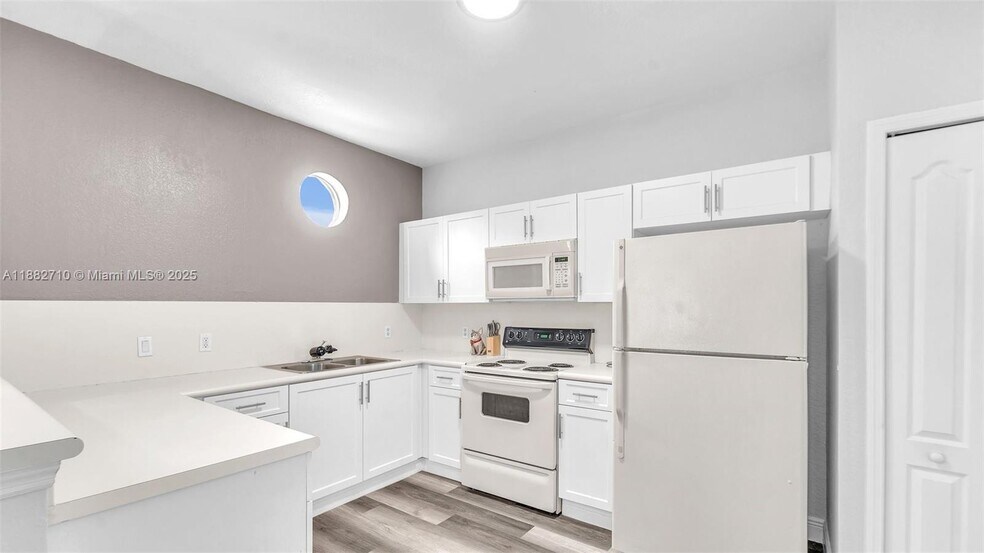 Building Photo - 4465 SW 160th Ave