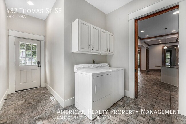 Building Photo - 432 Thomas St SE