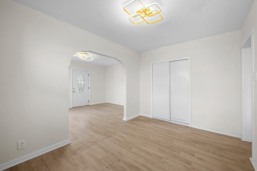 Building Photo - 325 Lafayette St