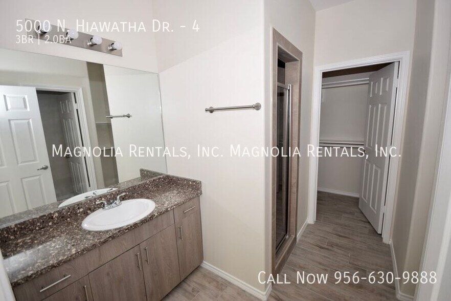 Building Photo - 5000 N Hiawatha Dr