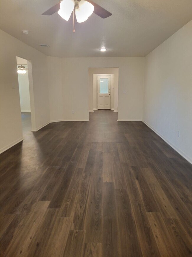 Building Photo - 504 S Juanita Dr