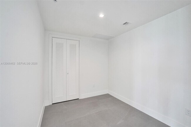 Building Photo - 1170 E Hallandale Beach Blvd