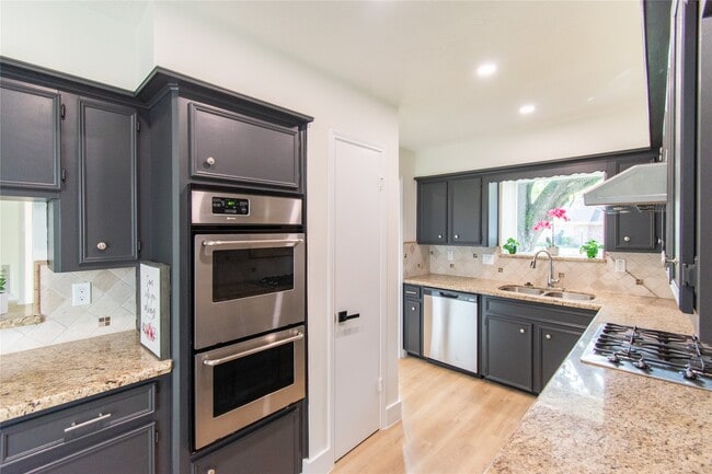 Building Photo - 822 Red Rock Canyon Dr