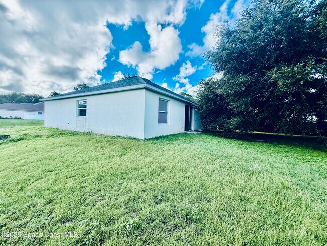 Building Photo - 3206 Tarpon Ave SE