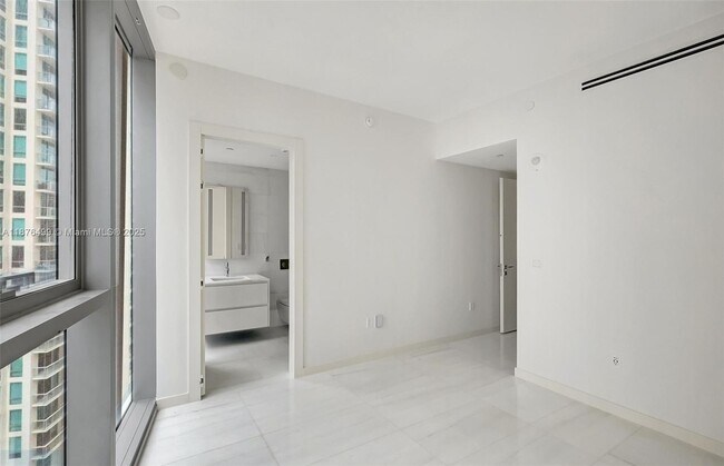 Building Photo - 300 Biscayne Blvd Way