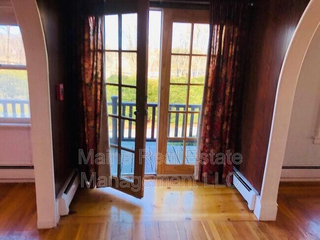 Building Photo - 1121 Stillwater Ave