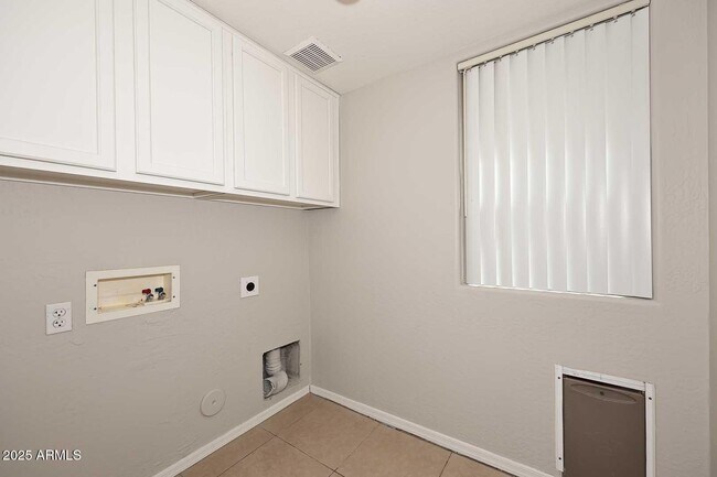 Building Photo - 29237 N Yellow Bee Dr