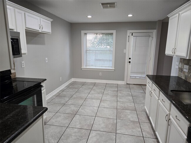 Building Photo - 24202 Bar Kay Ln