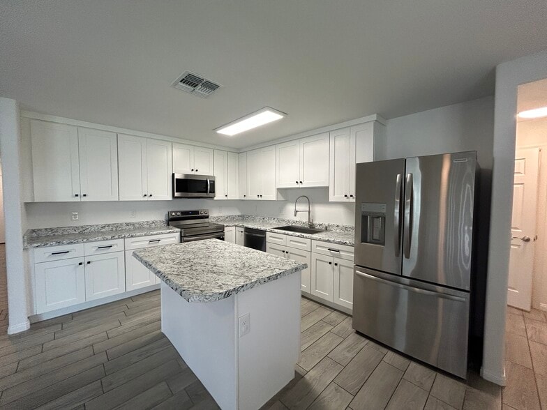 Building Photo - 9208 W Coolidge St