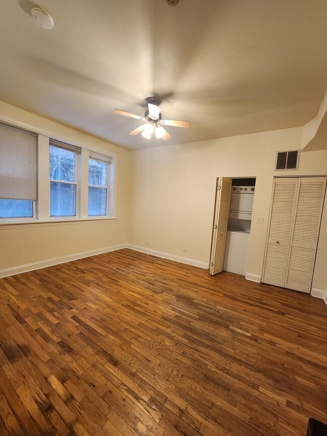 Building Photo - 6812 N Wayne Ave