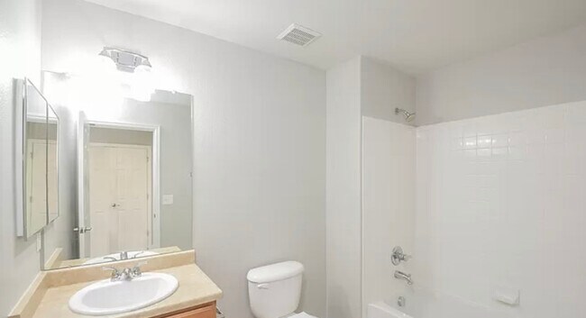 Building Photo - 892 Willow Dr