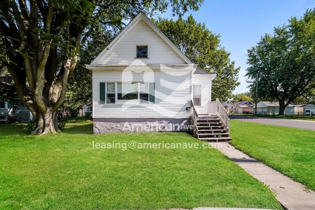 Building Photo - 419 E Maywood Ave