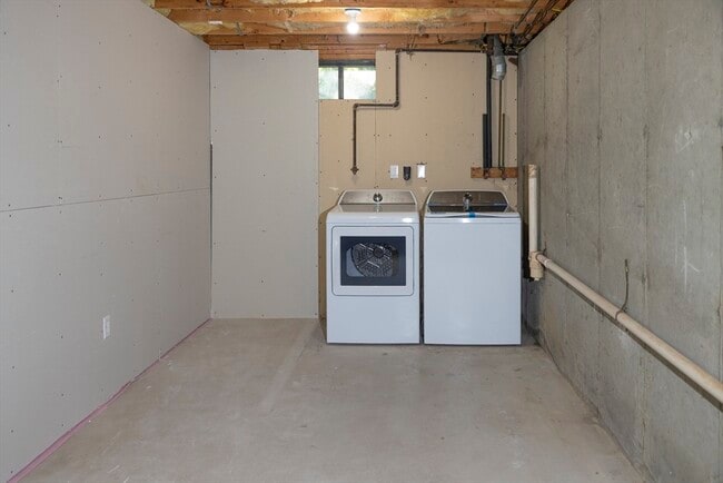 Building Photo - 122 Leedham St