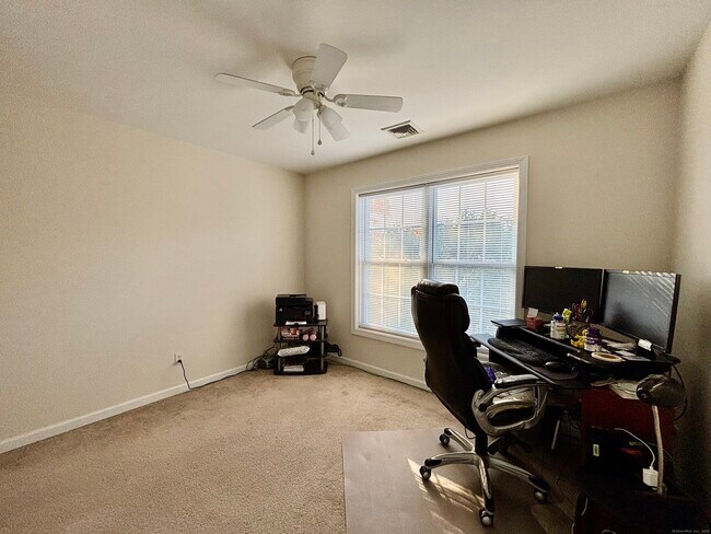 Building Photo - 589 Stafford Ave