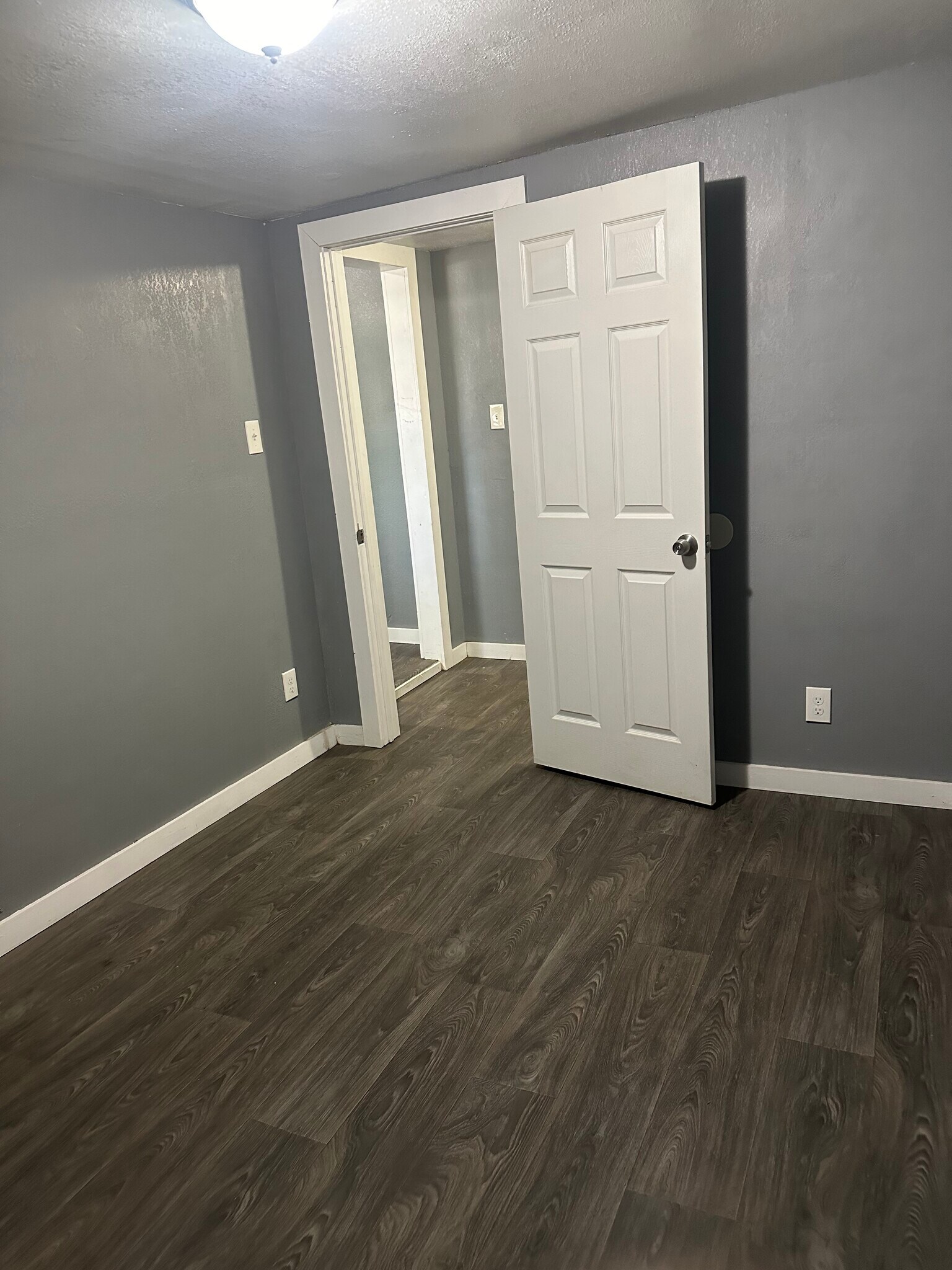 Building Photo - 311 Glamis Ave