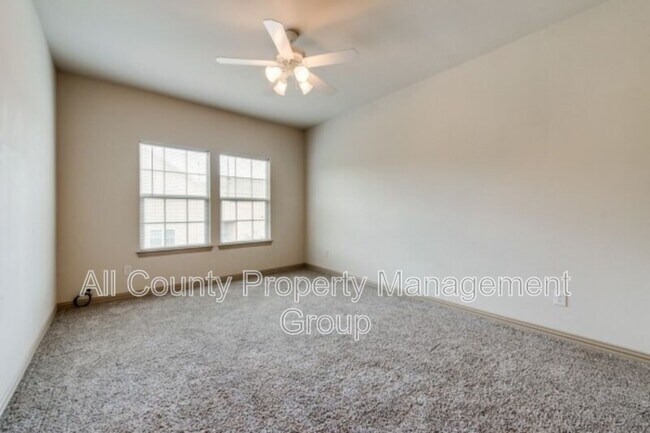 Building Photo - 1579 Cozy Dr