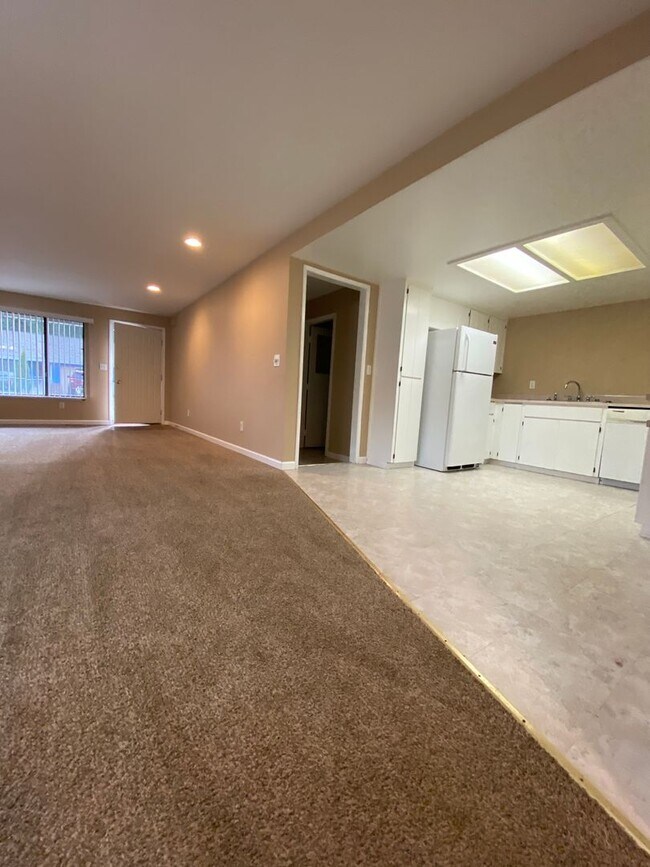 Building Photo - O24