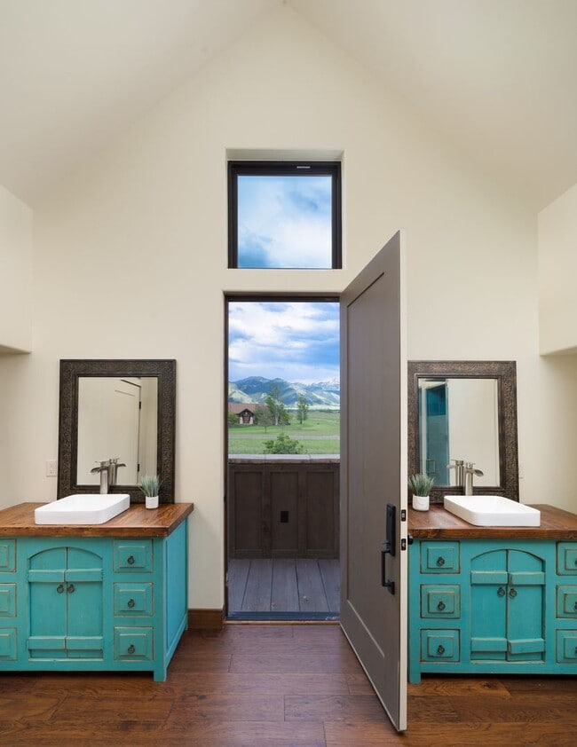 Building Photo - One of a Kind Custom Built Home for Rent in Gallatin Valley!