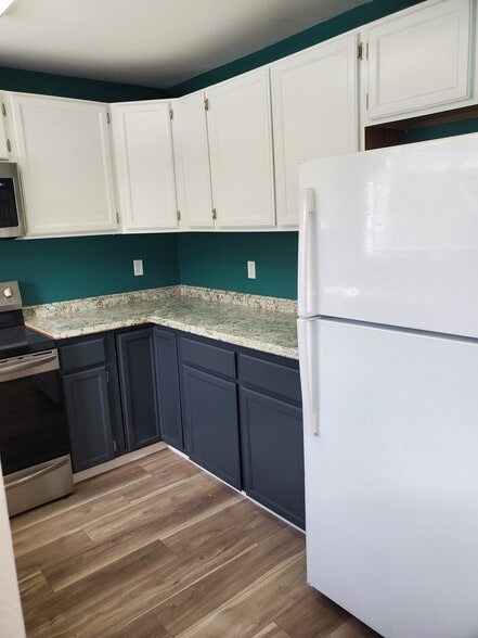 Building Photo - 625 E 22nd Ave