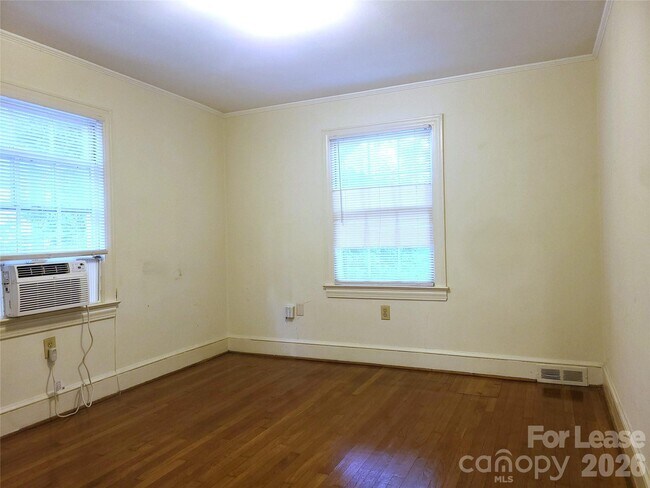 Building Photo - 2245 Crescent Ave