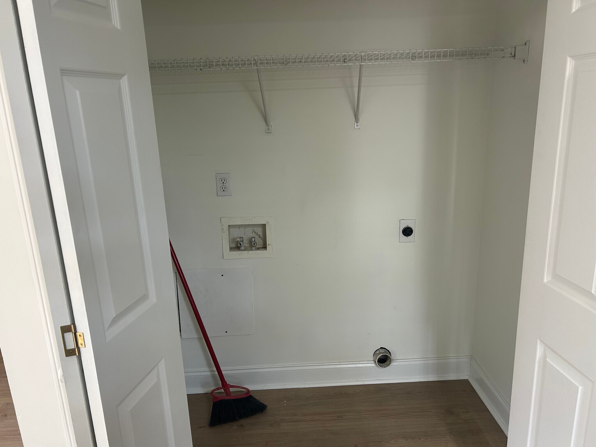 Building Photo - 151 Whispering Glen Cir