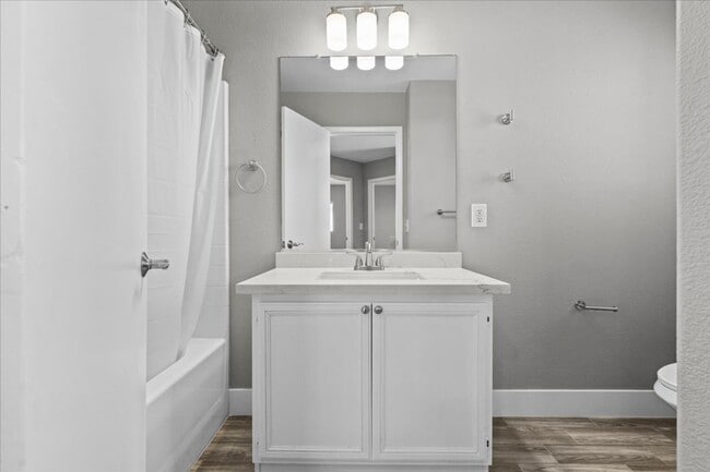 Building Photo - Fabulous Home!