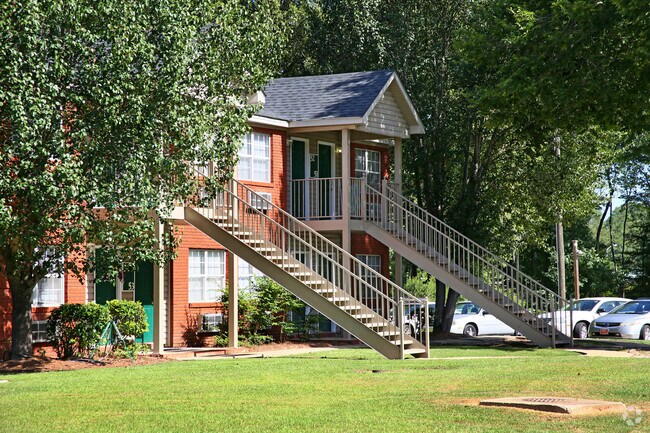 College Park Student Apartments - Albany, GA | Apartment Finder