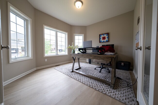 Building Photo - 280 Primrose Path