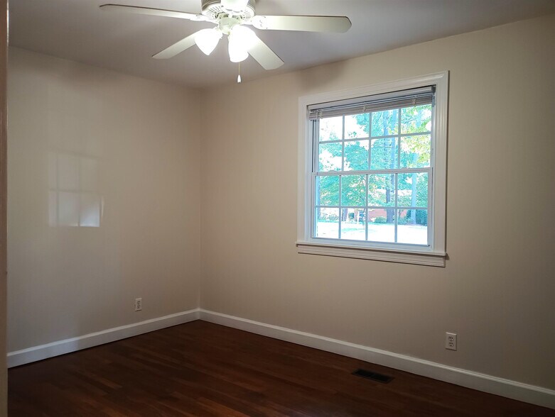 Building Photo - 204 Celeste Cir