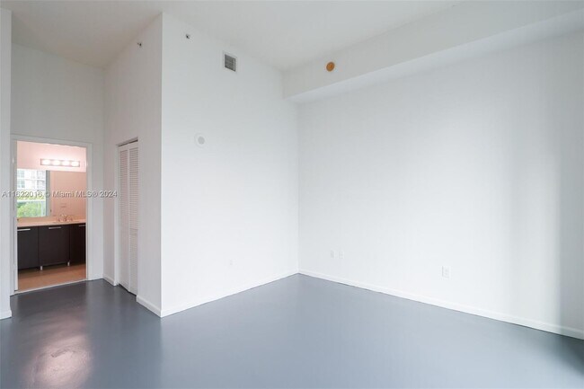Building Photo - 333 NE 24th St