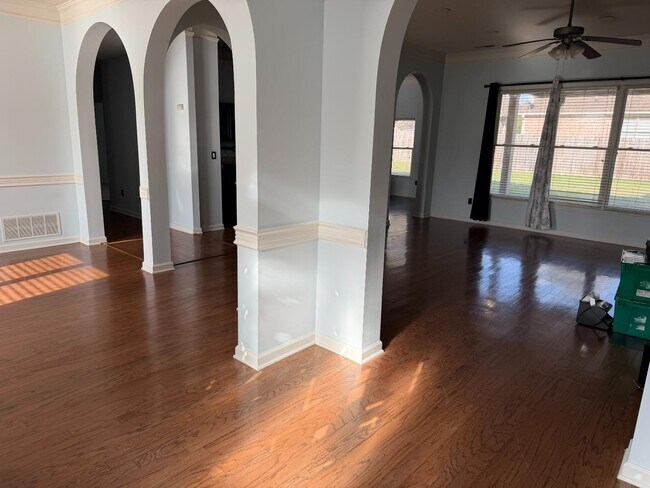 Building Photo - 10521 Red Stone Dr