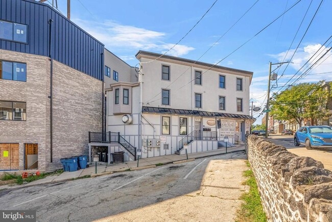 Building Photo - 4630 Umbria St