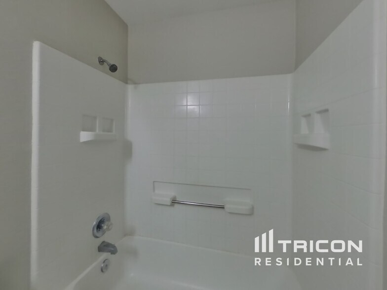 Building Photo - 206 Cornell Dr