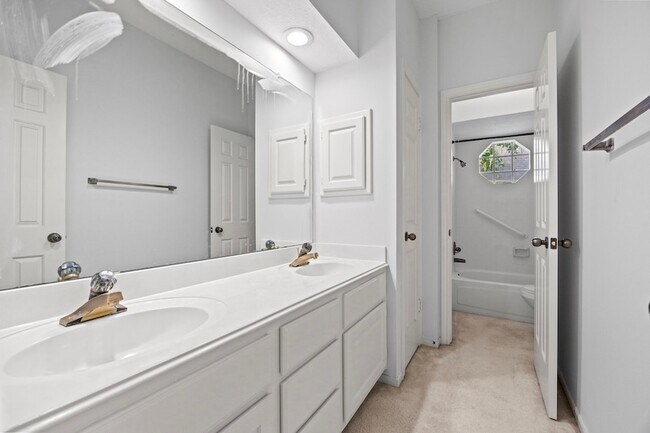 Building Photo - 4215 Valley Glade Dr