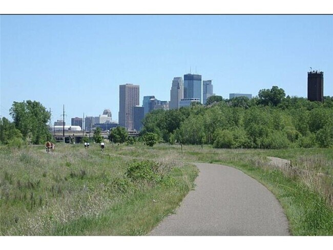 Building Photo - 4618 Cedar Lk Rd S