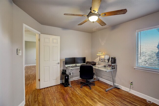 Building Photo - 7449 Peabody Dr