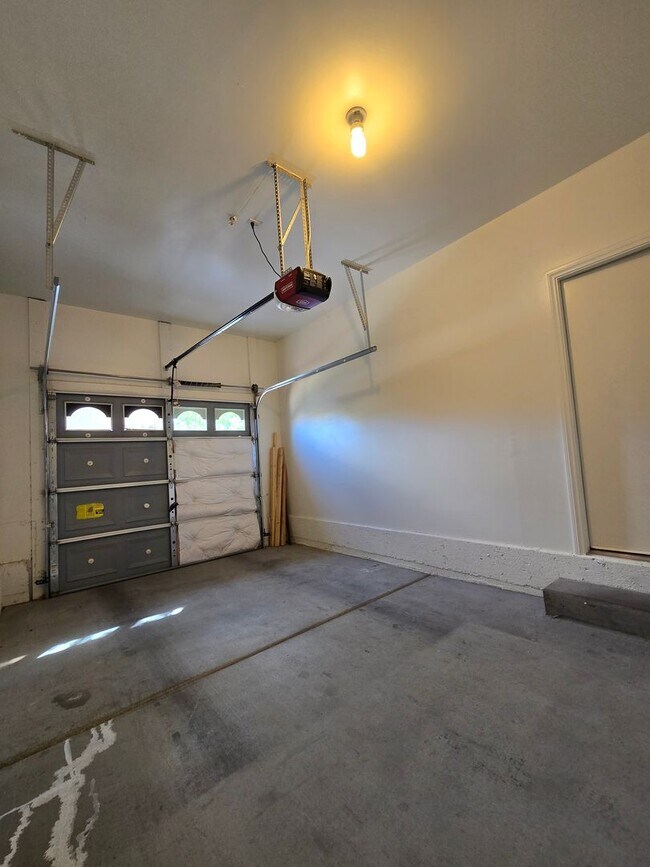 Building Photo - A Fabulous single story home in NW Las Vegas