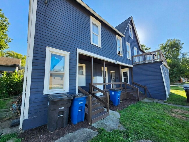 Building Photo - 2033 W 98th St