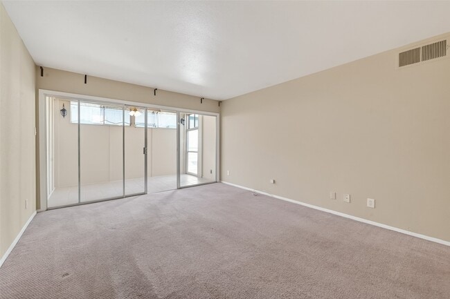 Building Photo - 2516 Commonwealth St