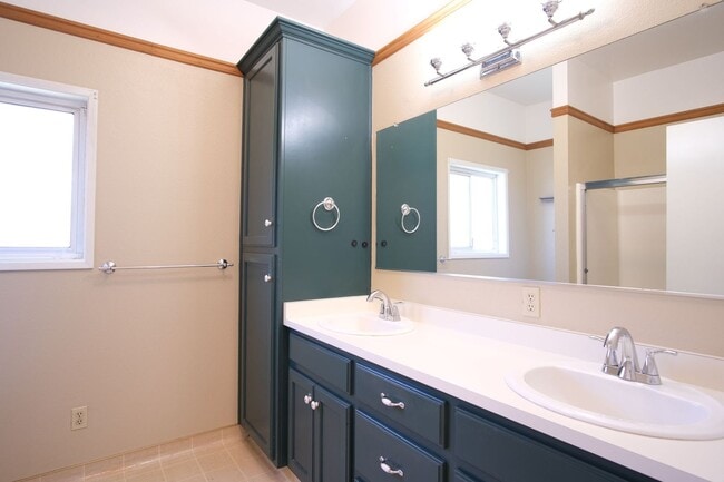 Building Photo - NOW AVAILABLE!! 2 Bedroom 1 bath in Turlock!