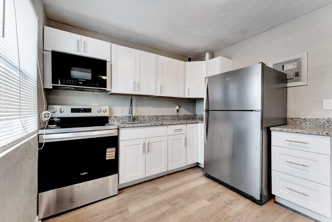 Building Photo - 172 W 15th St