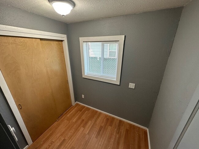 Building Photo - 2415 Eberlein Ave