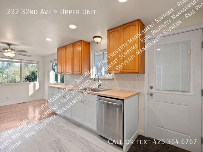 Building Photo - 232 32nd Ave E