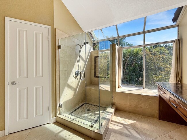 Building Photo - Beautiful 5BD/3BA 2-Story House in Tierras...