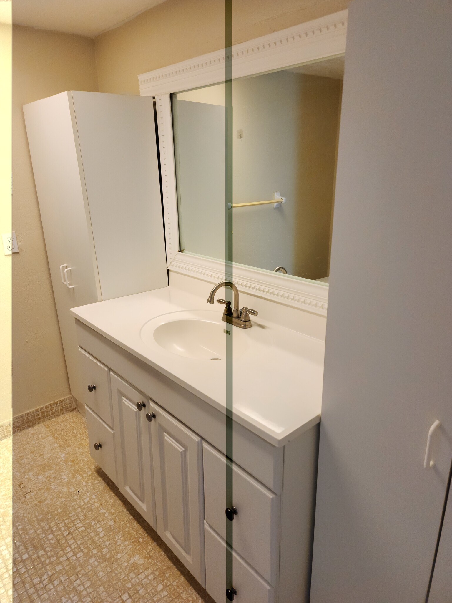 Building Photo - 5950 Del Lago Cir