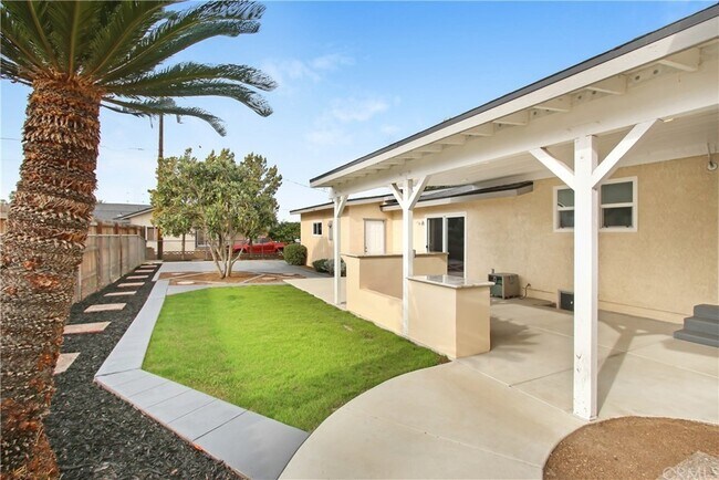 Building Photo - 5423 N Ranger Dr